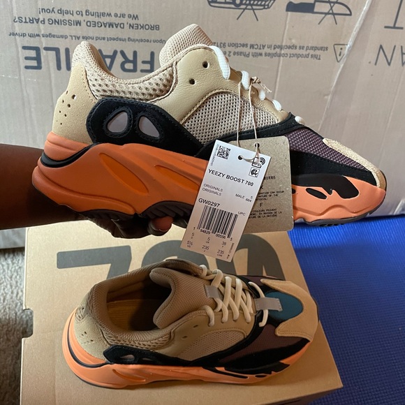 Yeezy Shoes - Yeezy 700 Enflame ☄️
